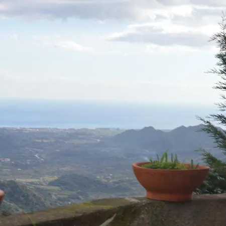 Vista Alcantara - Wellness Mountain-top Retreat Homestay